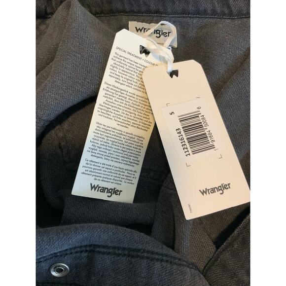 Wrangler Denim Shirt Womens S Long Sleeve Pearl Snap Chest Pocket Button Up NWT - Picture 13 of 16